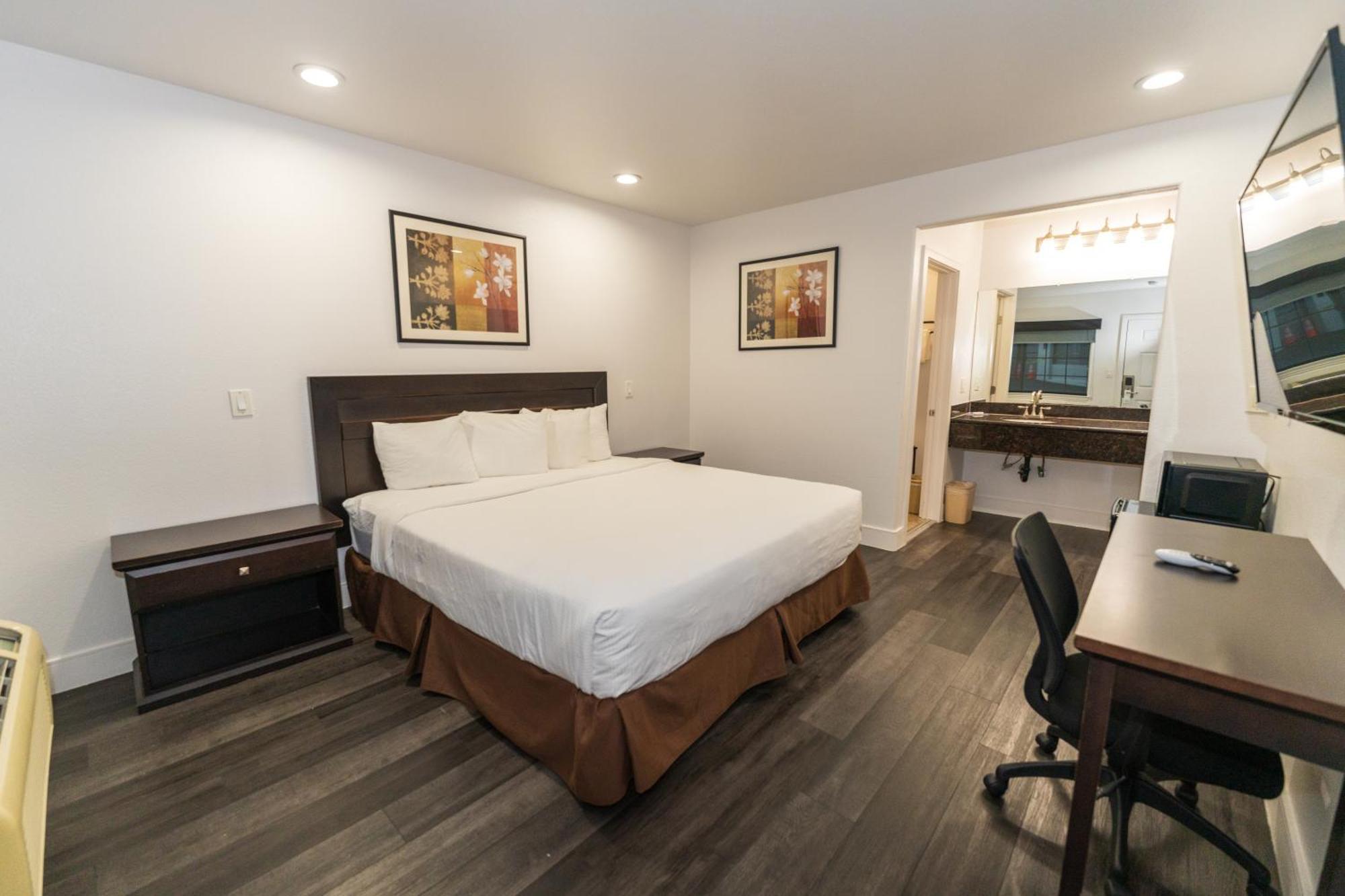 Monterey Surf Inn Room photo