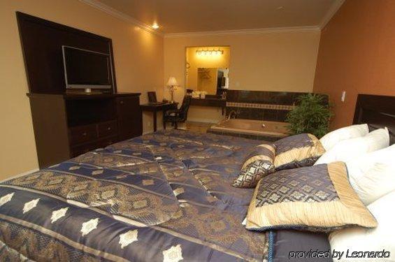 Monterey Surf Inn Room photo
